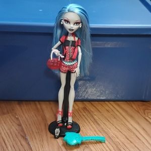 Ghoulia Yelps